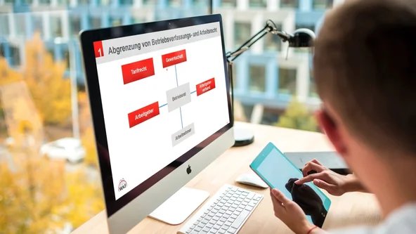 2 Betriebsräte nehmen an einem Webinar der W.A.F. teil